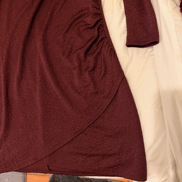 Express Textured Burgundy Ruched Wrap Dress – Long Sleeve, Size L (NWT) - Picture 4 of 5